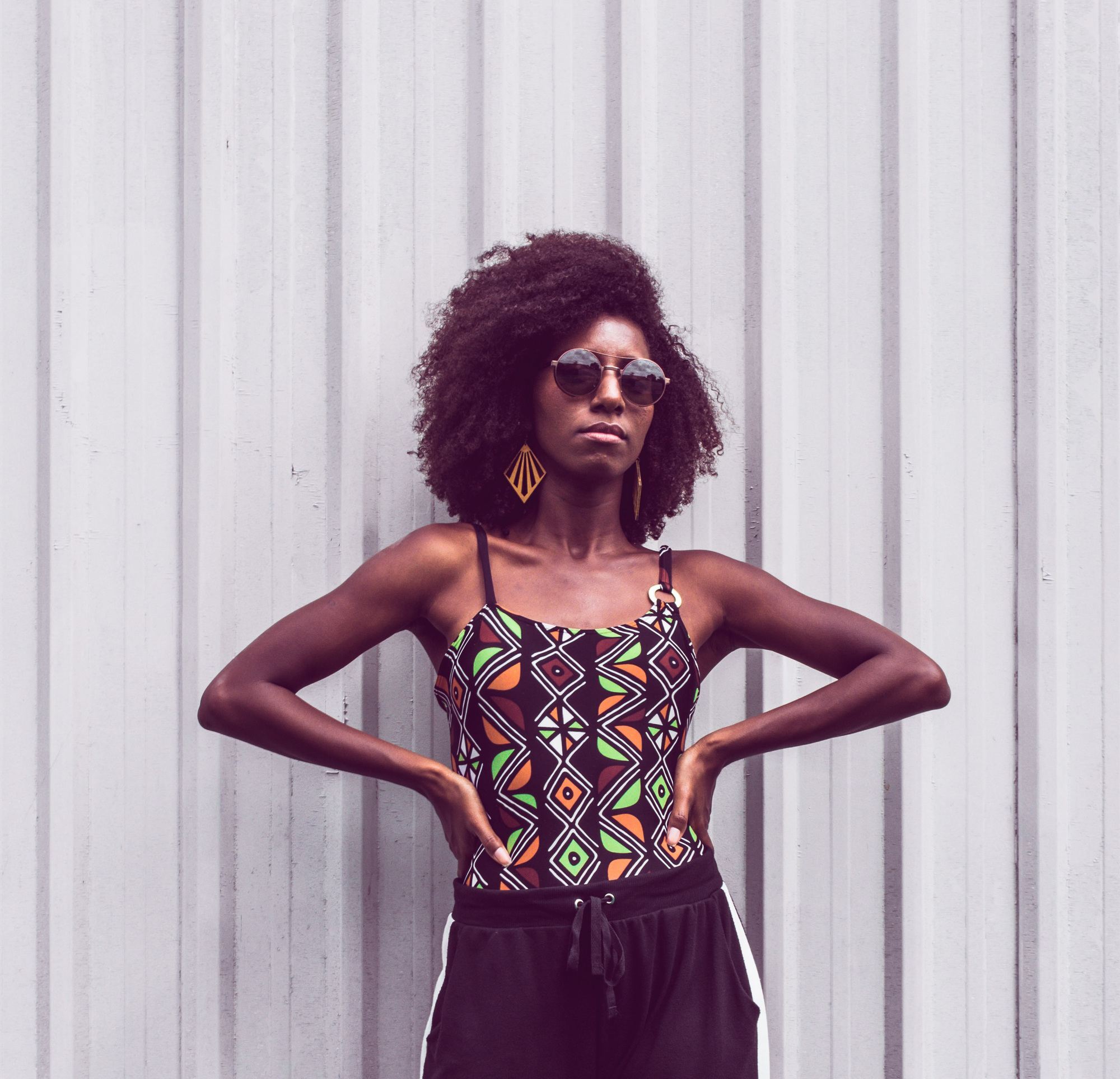 woman with afro hairstyle and deep side parting
