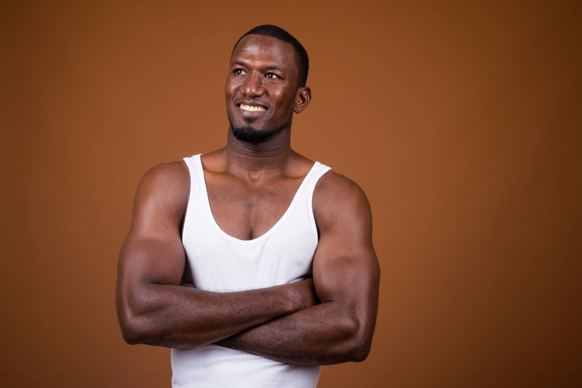 summer looks for men: man with a buzzcut hairstyle