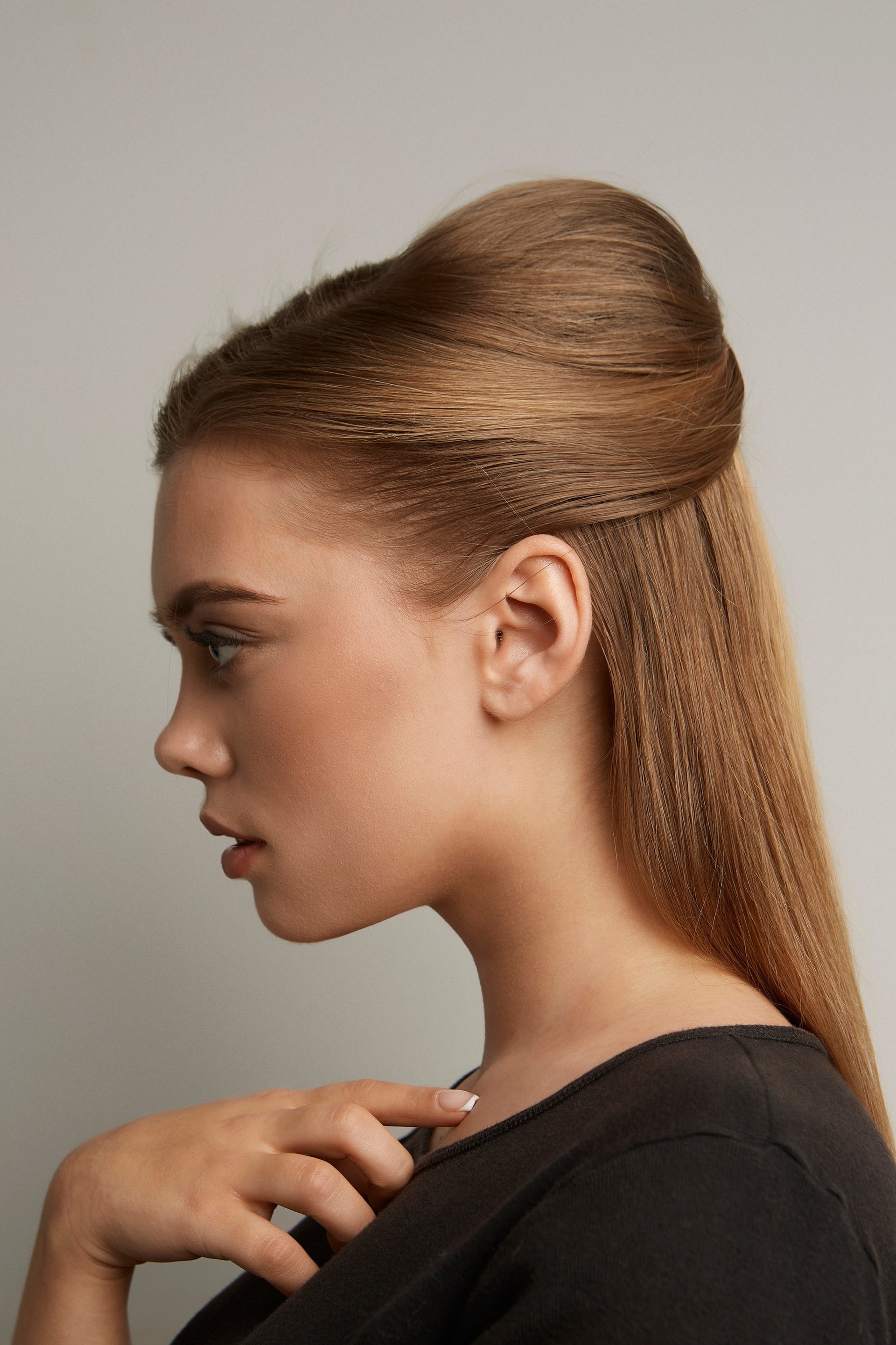 woman with dark blonde hair and half up hairstyle bouffant