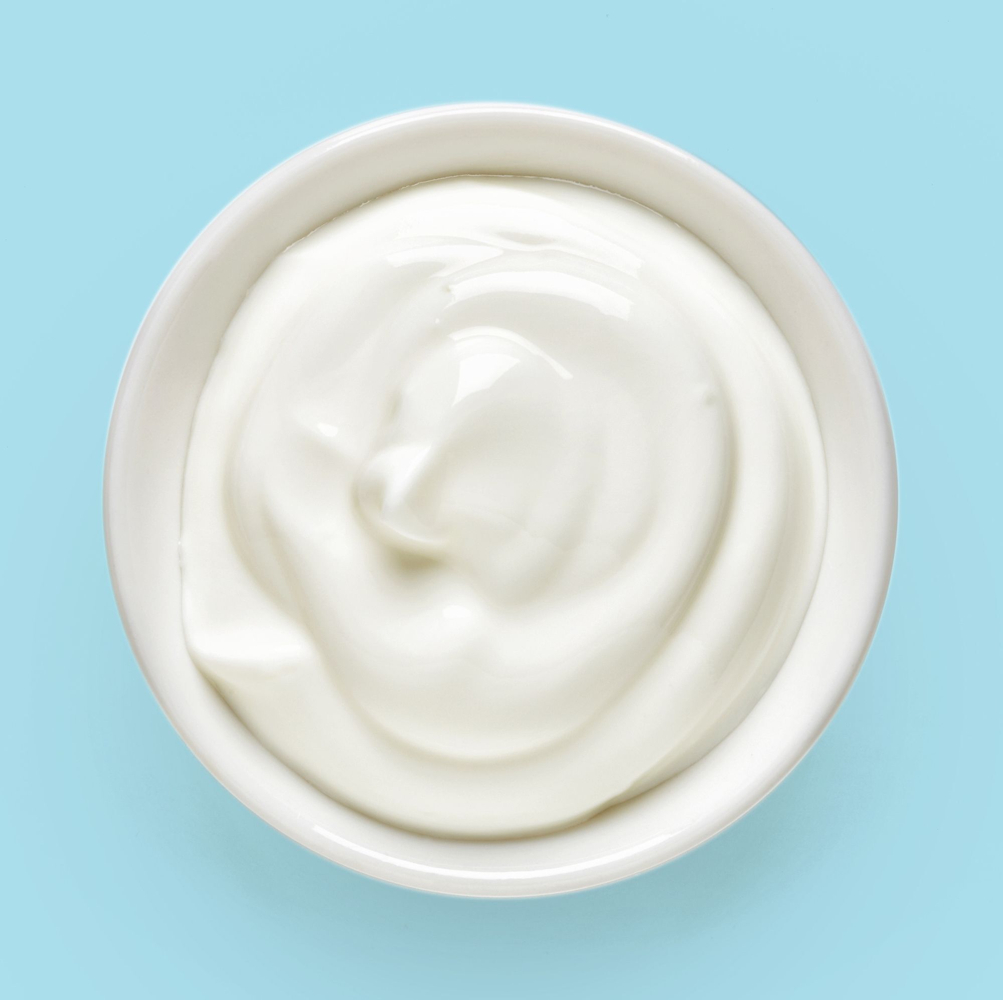 hydrate your hair: greek yoghurt in a bowl