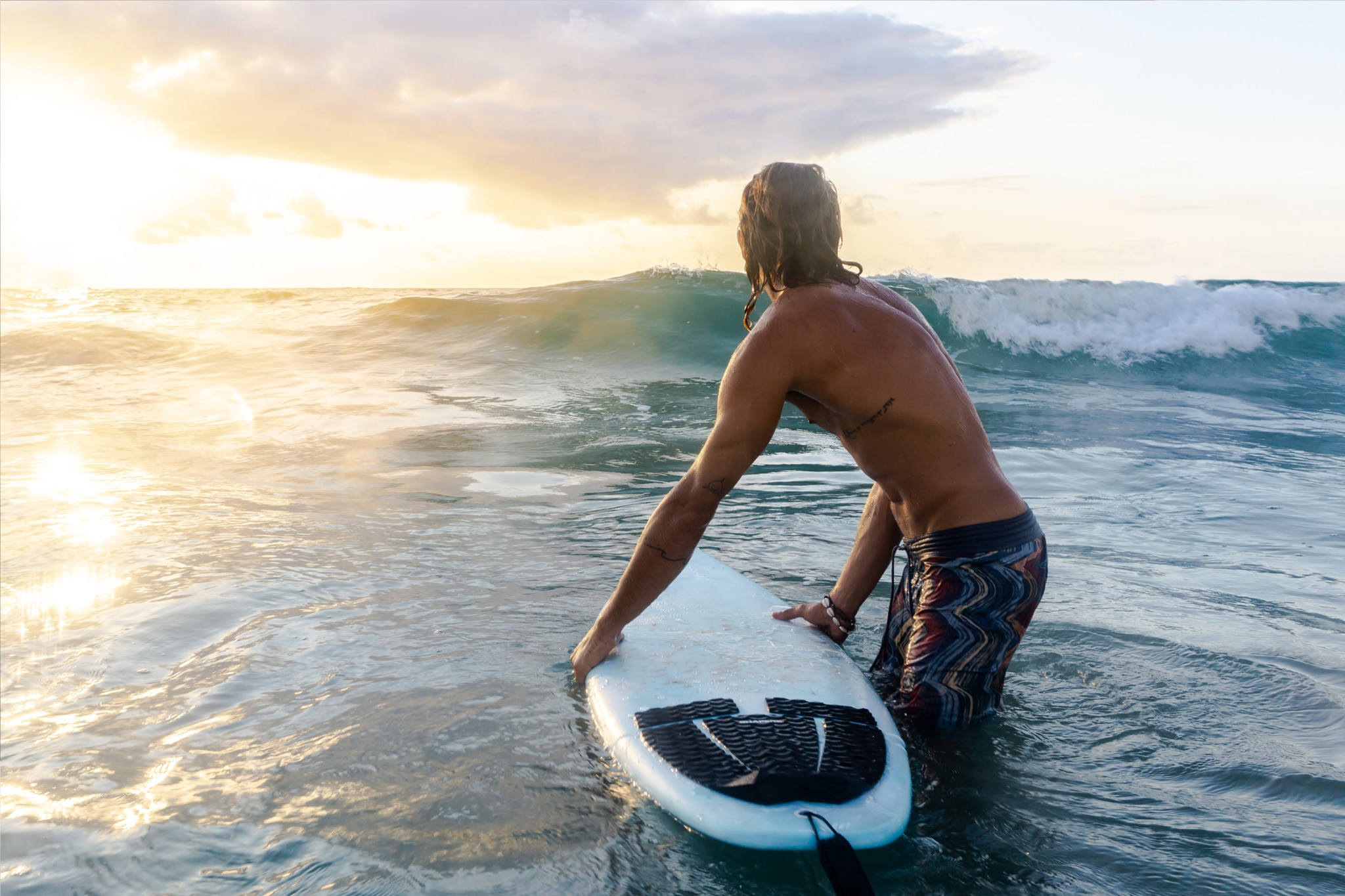 Young man surfing at the beach with no sign of sweat rash