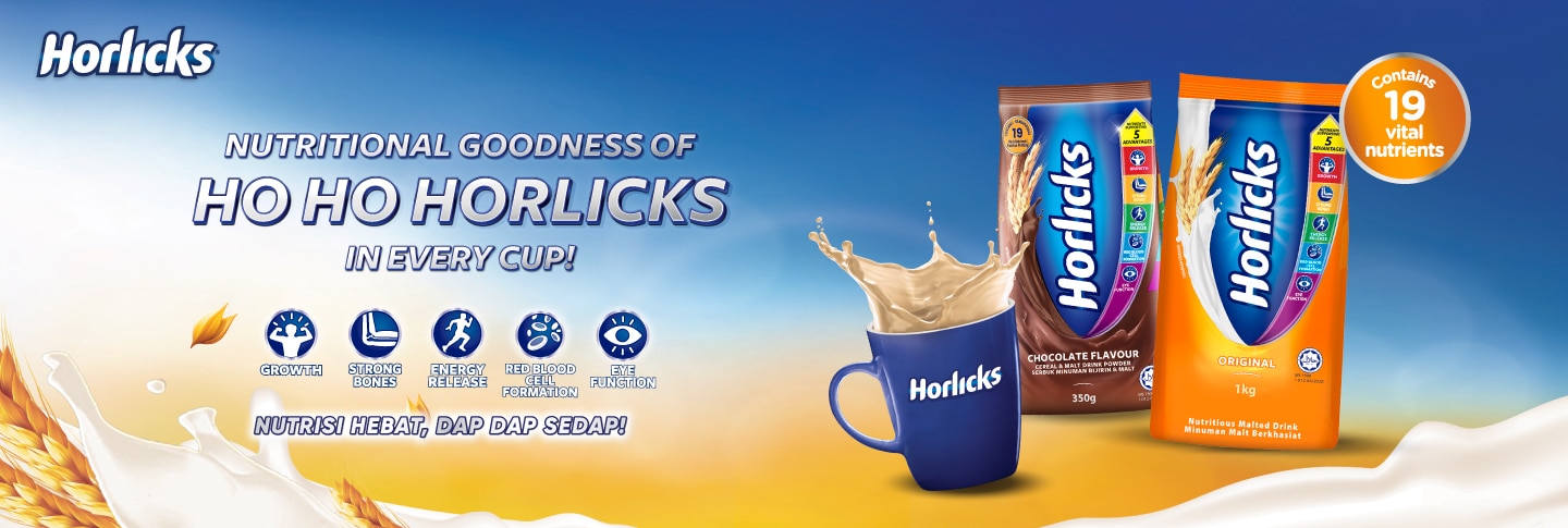 Air coklat panas dalam cawan biru dengan marshmallow