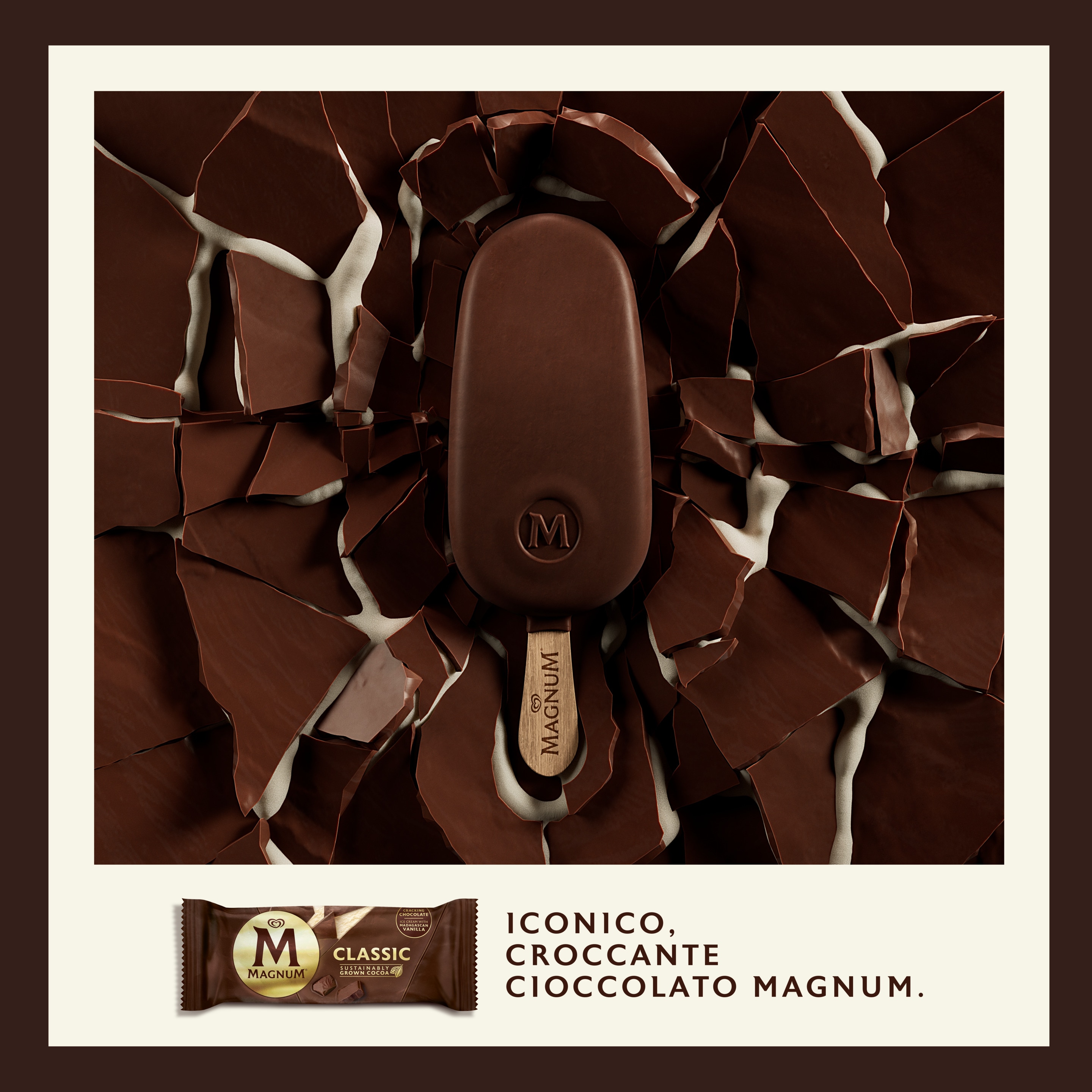 Stecco di Magnum Classico visto dall'alto su uno sfondo che enfatizza la croccantezza del cioccolato e la presenza del gelato alla vaniglia