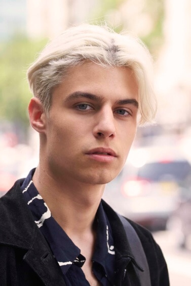 modelo de cabelo colorido masculino