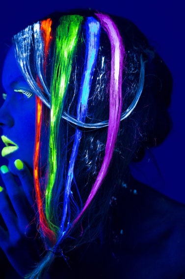 Veja dicas para ter o cabelo neon e