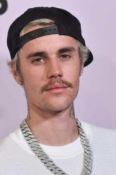 Justin bieber depois de diferentes fases do cabelo