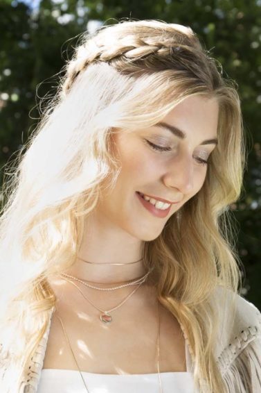 modelo de Cabelo semipreso com trança