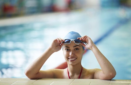 6 dicas eficientes de cuidados com cabelo na natação