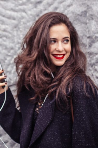 modelo de Enxaguante bucal no cabelo