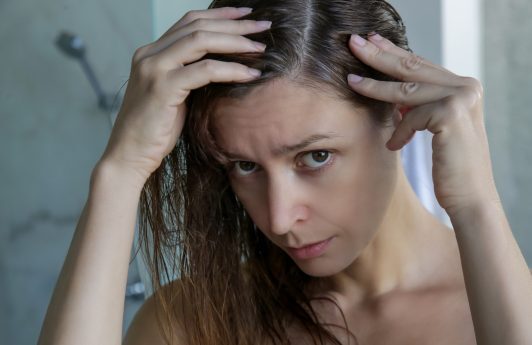 Como aumentar a melanina no cabelo? Descubra aqui!