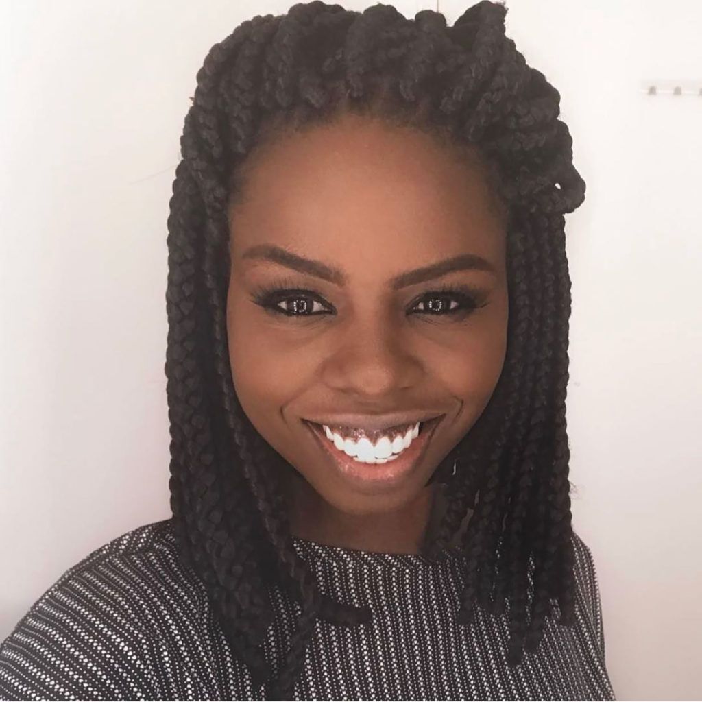 Gabi Oliveira com box braids no cabelo crespo