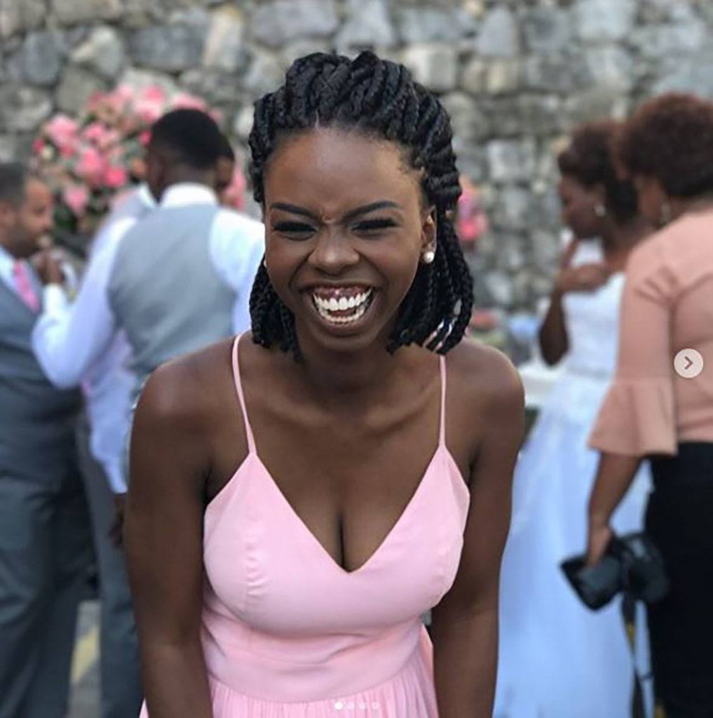 Gabi Oliveira com box braids no cabelo crespo