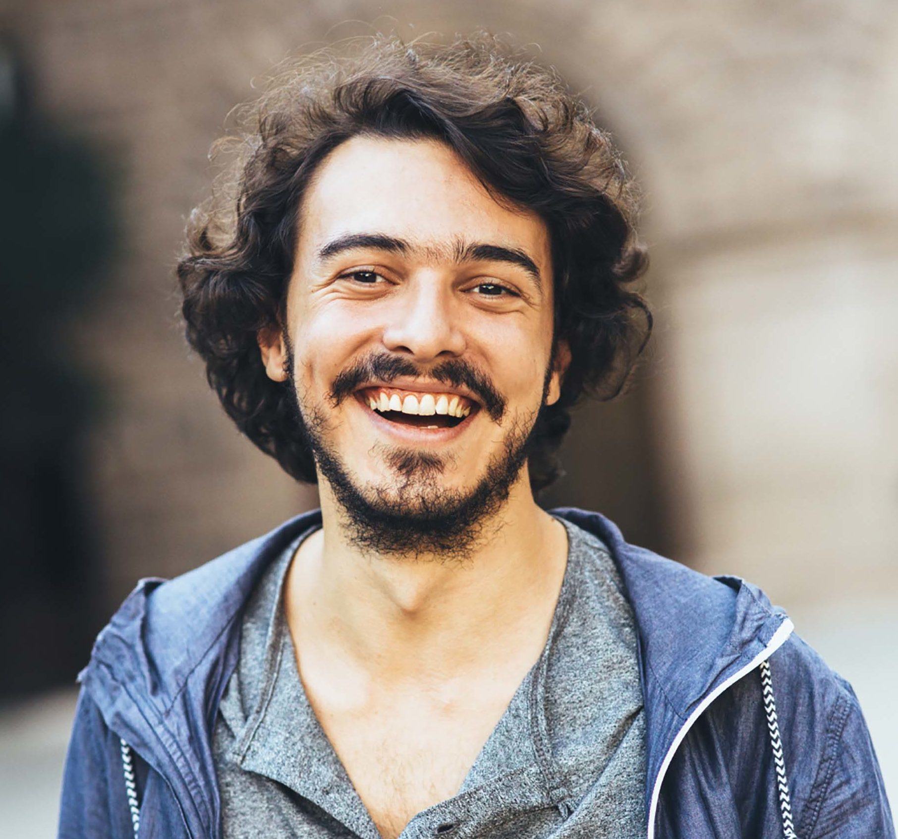 Aprenda como ondular o cabelo masculino com estes truques fáceis