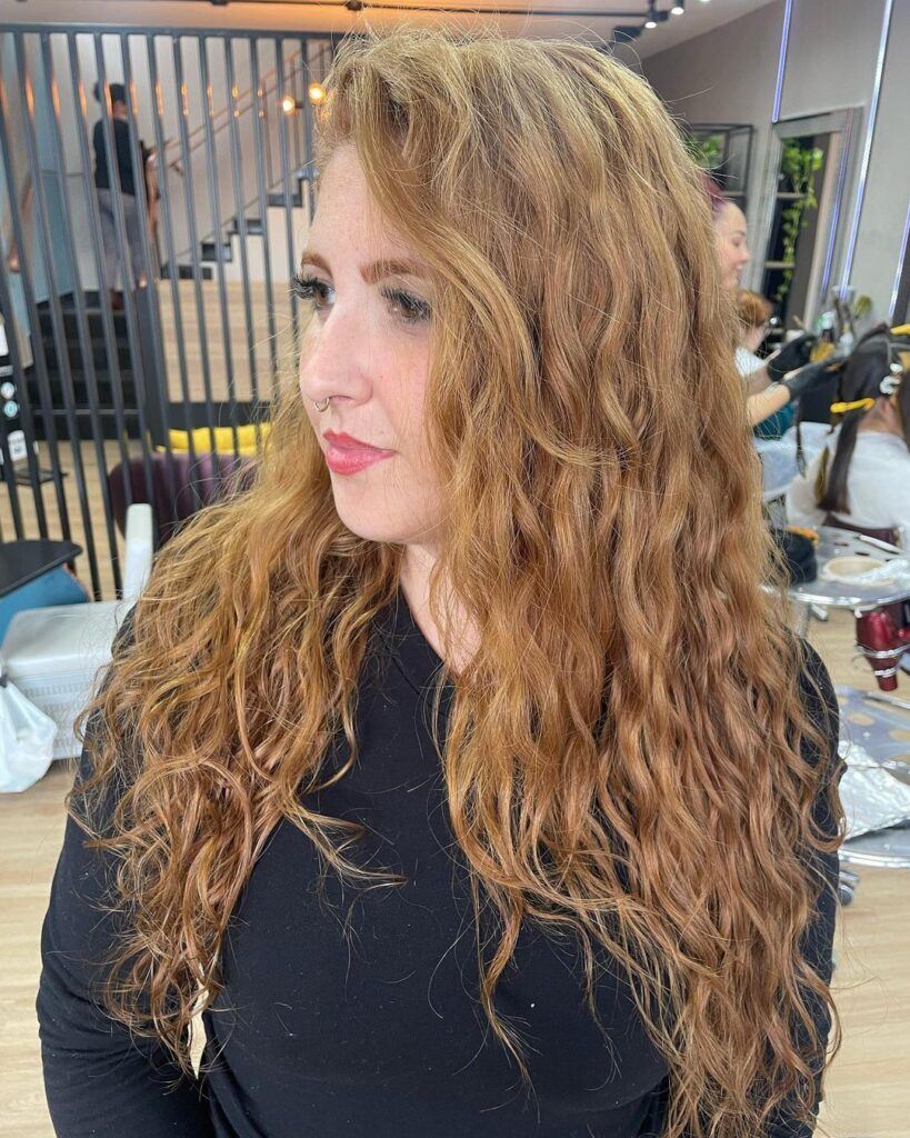 cabelo-ruivo-escuro-acobreado-cacheado