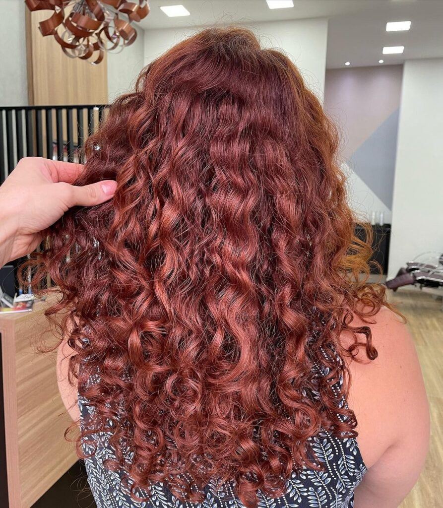 cabelo-tom-ruivo-acobreado-cacheado