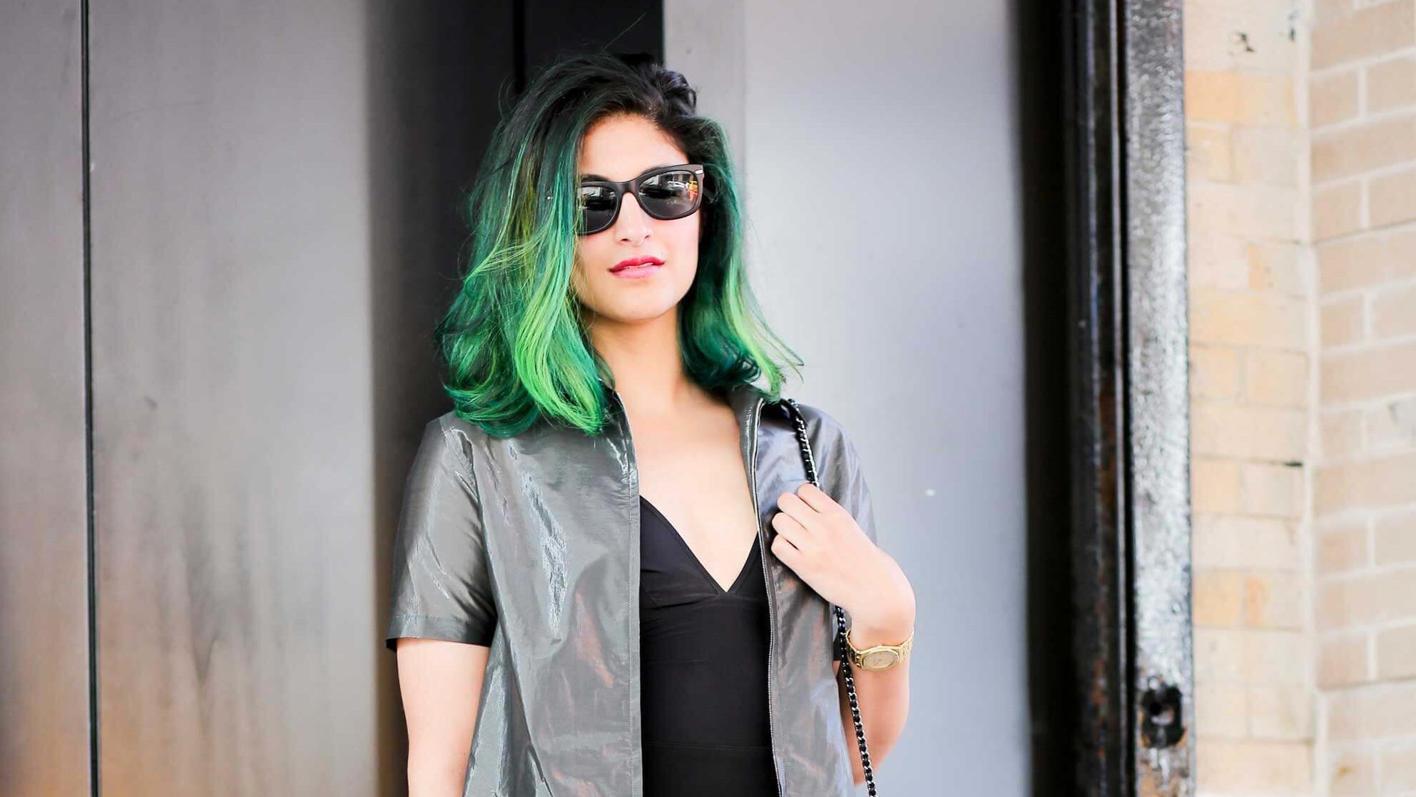 Cabelo pintado com papel crepom