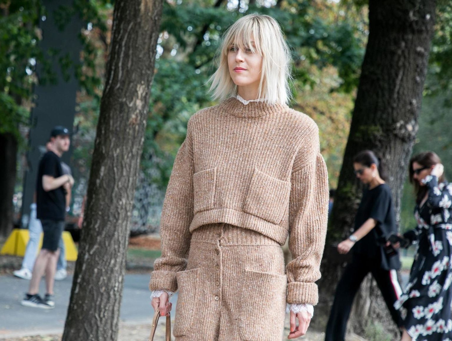 franja rala cabelo loiro liso e de comprimento long bob