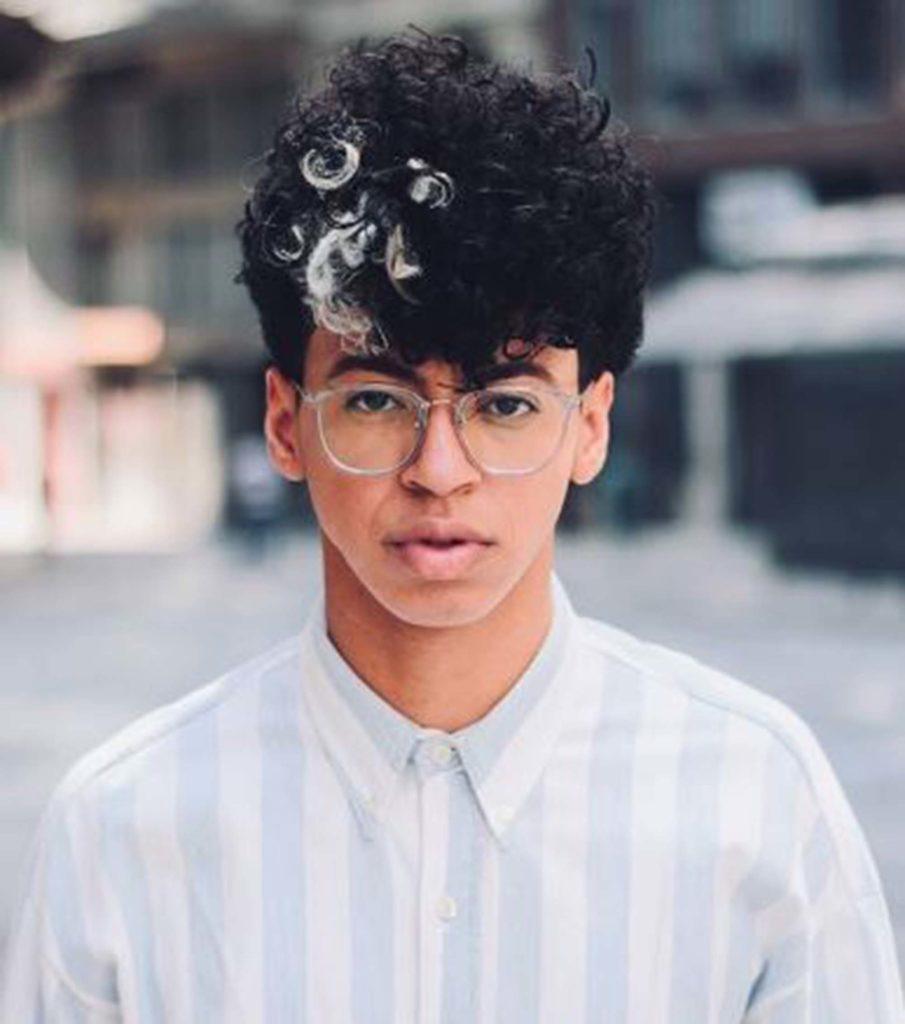 modelo de homens com cabelo cacheado no Instagram