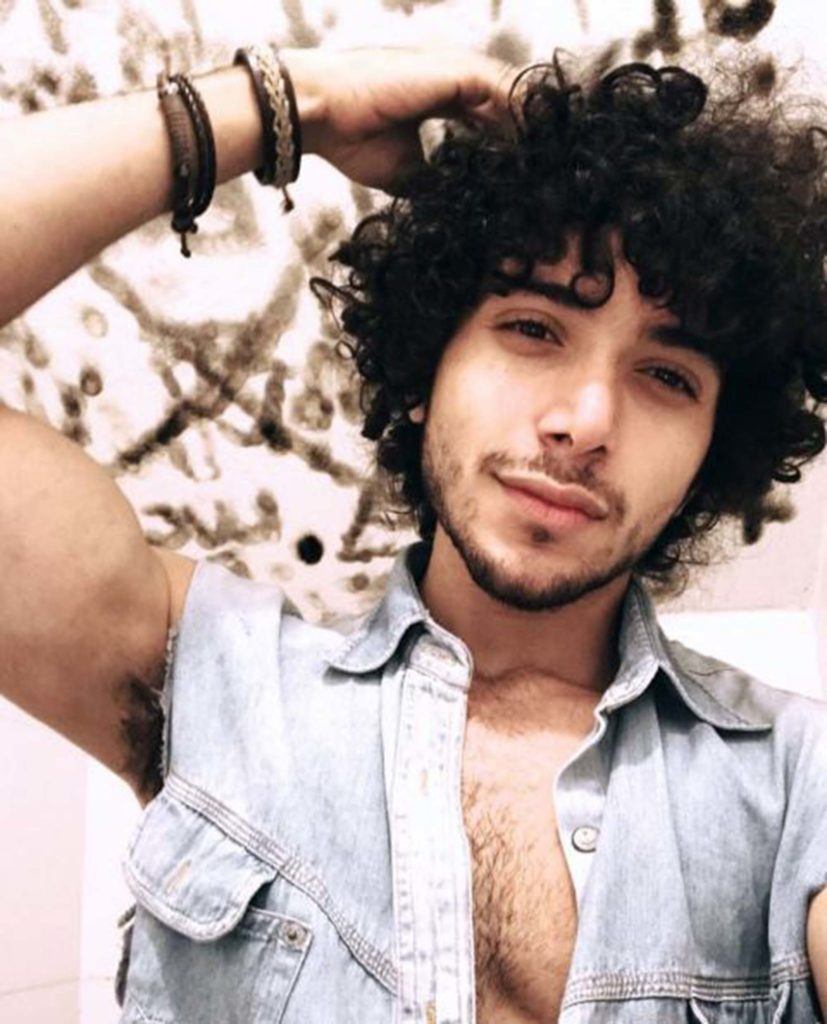 modelo de homens com cabelo cacheado no Instagram