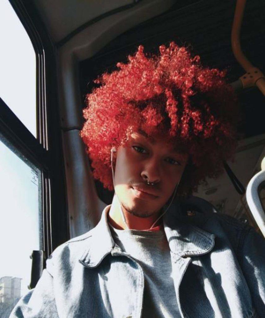modelo de homens com cabelo cacheado no Instagram