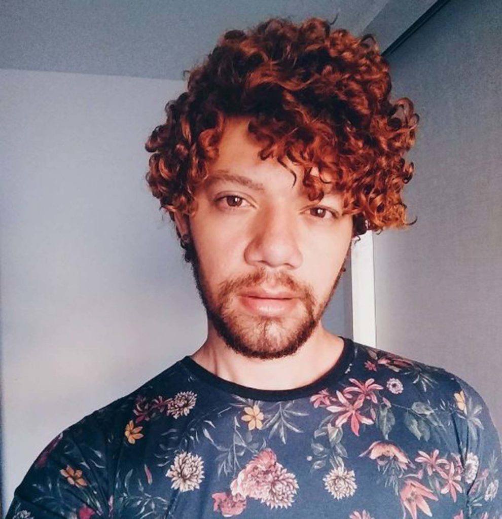 modelo de homens com cabelo cacheado no Instagram