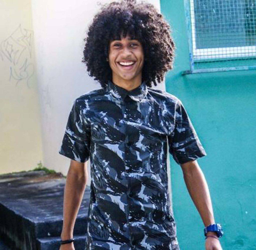 modelo de homens com cabelo cacheado no Instagram