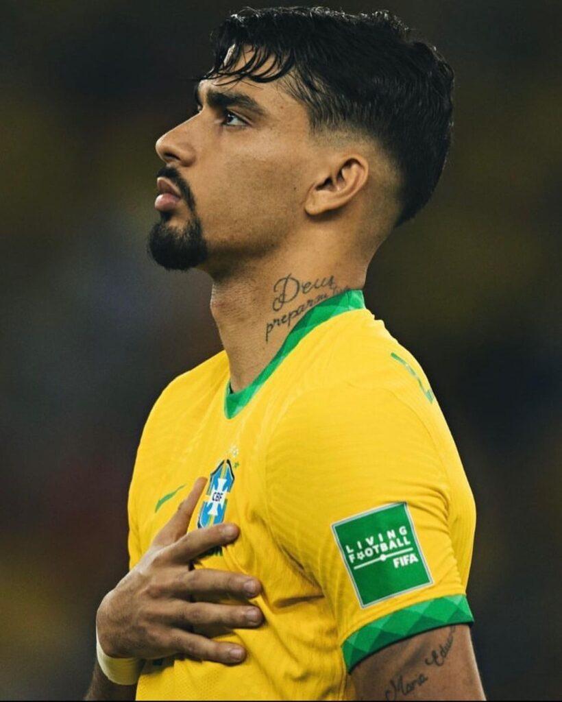 lucas-paquetá-corte-de-cabelo-mid-fade-jogador-seleção-brasileira-de-futebol