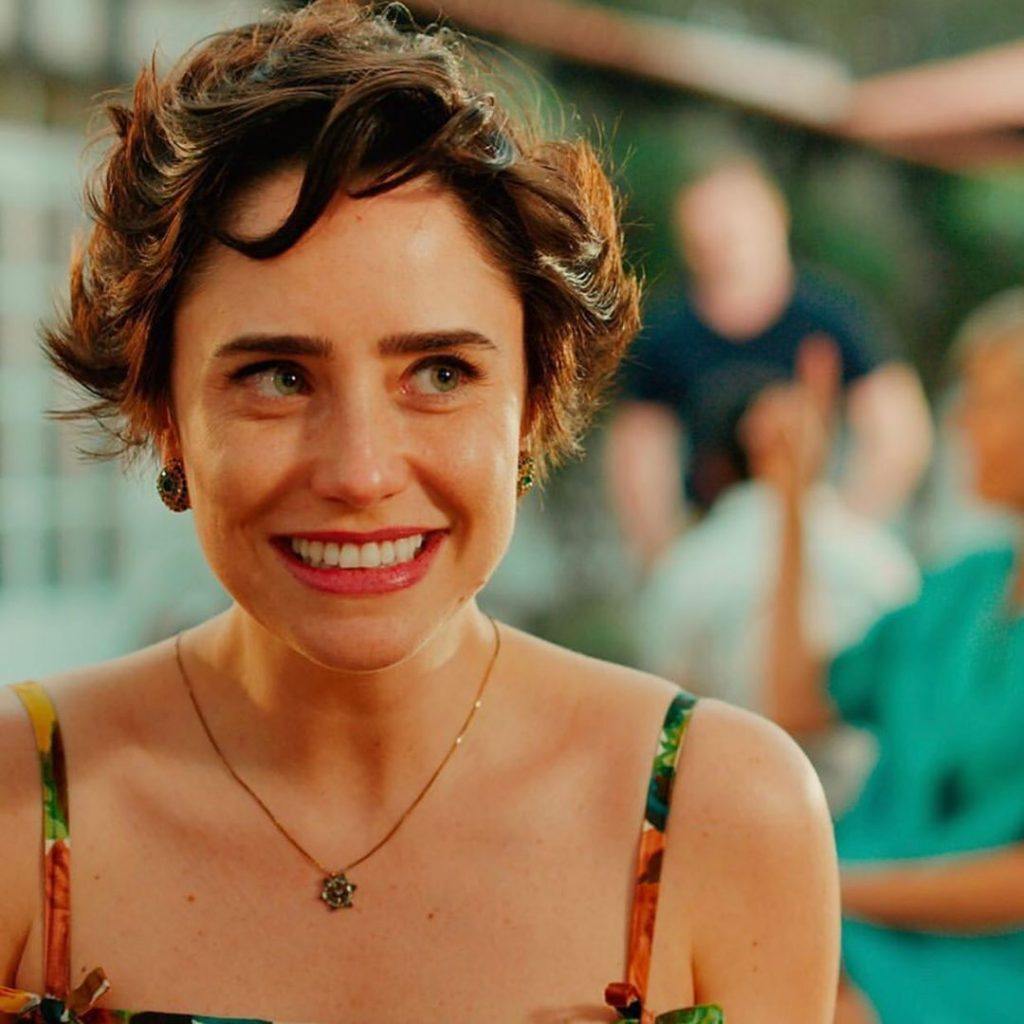 Fernanda Vasconcellos com cabelo curto messy