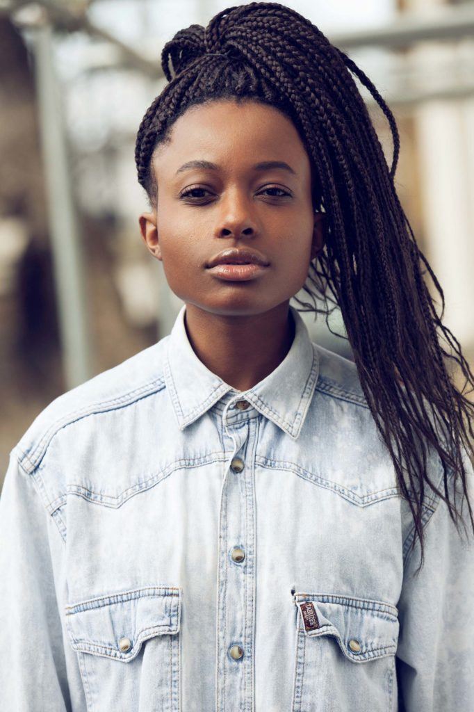 Um dos penteados com box braids é o rabo de cavalo