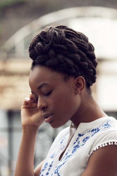 Modelo mostra um dos penteados com box braids