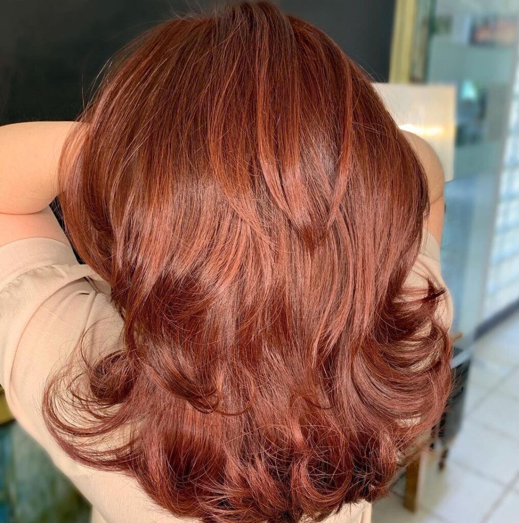 ruivo acaju reflexo dourado cor de cabelo