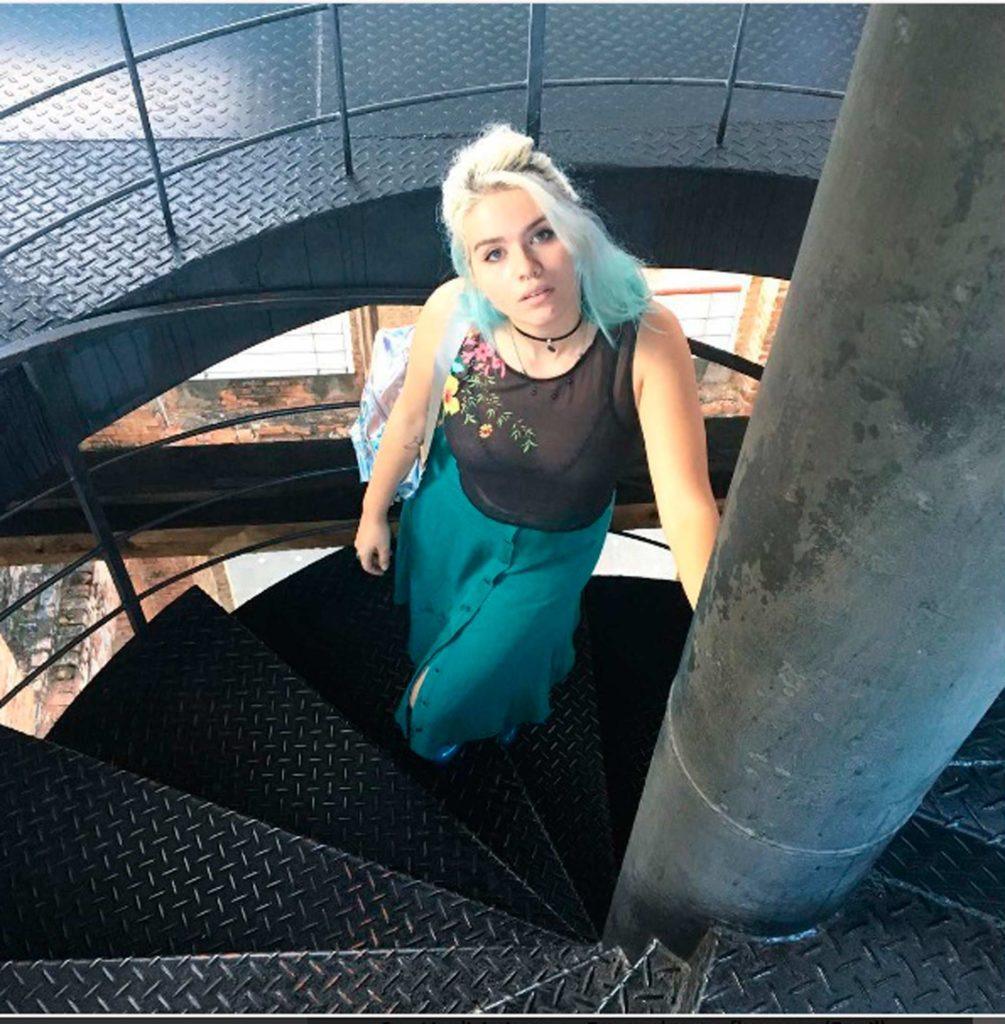 modelo de Cabelos coloridos no Instagram