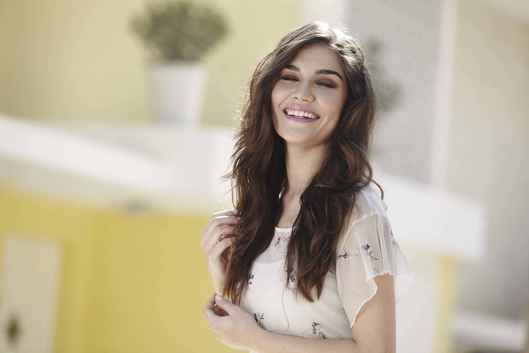 Cabelo preto liso com ondas