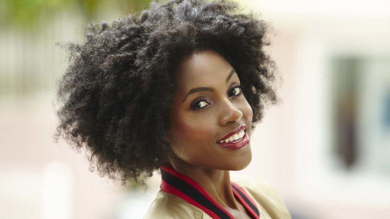 Cabelo crespo black power volumoso