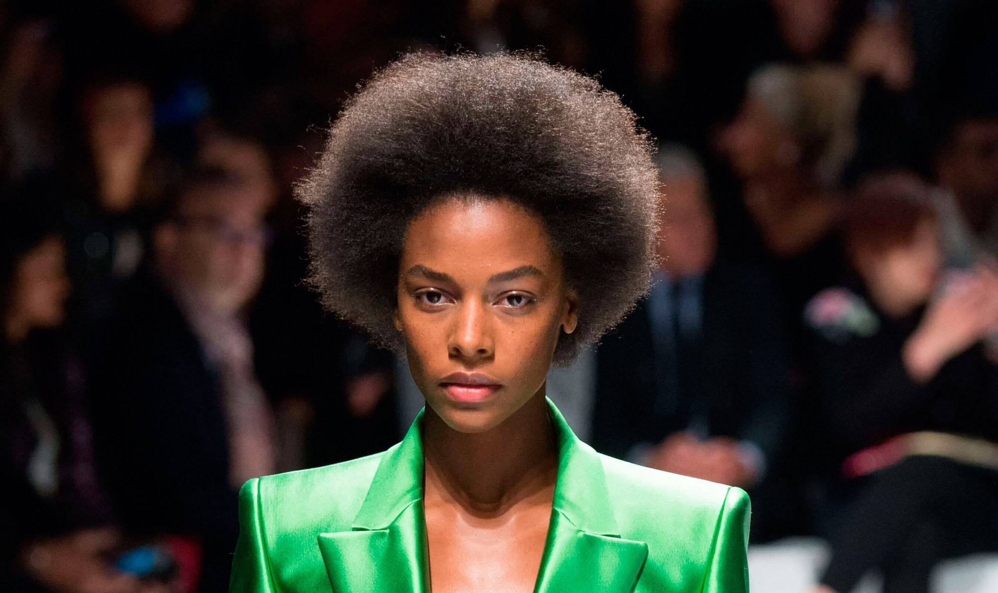 como fazer um cabelo black power: modelo com cabelo black power