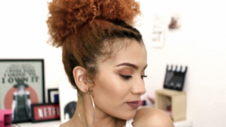 Influencer Júlia Lira com coque para cabelo crespo curto
