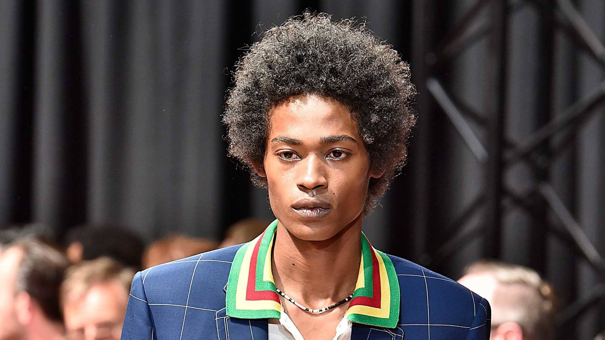 Saiba como pentear cabelo crespo masculino e garanta um visual incrível!