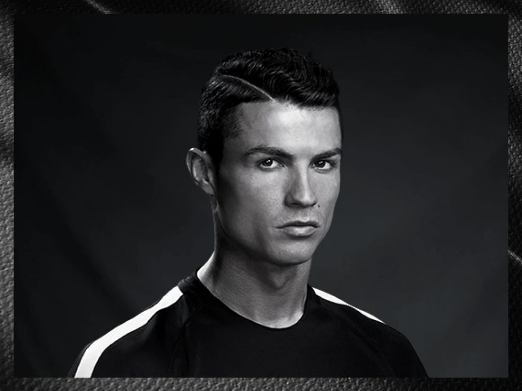 Homem com cabelo curto e risca lateral em um dos cortes de cabelo de jogadores