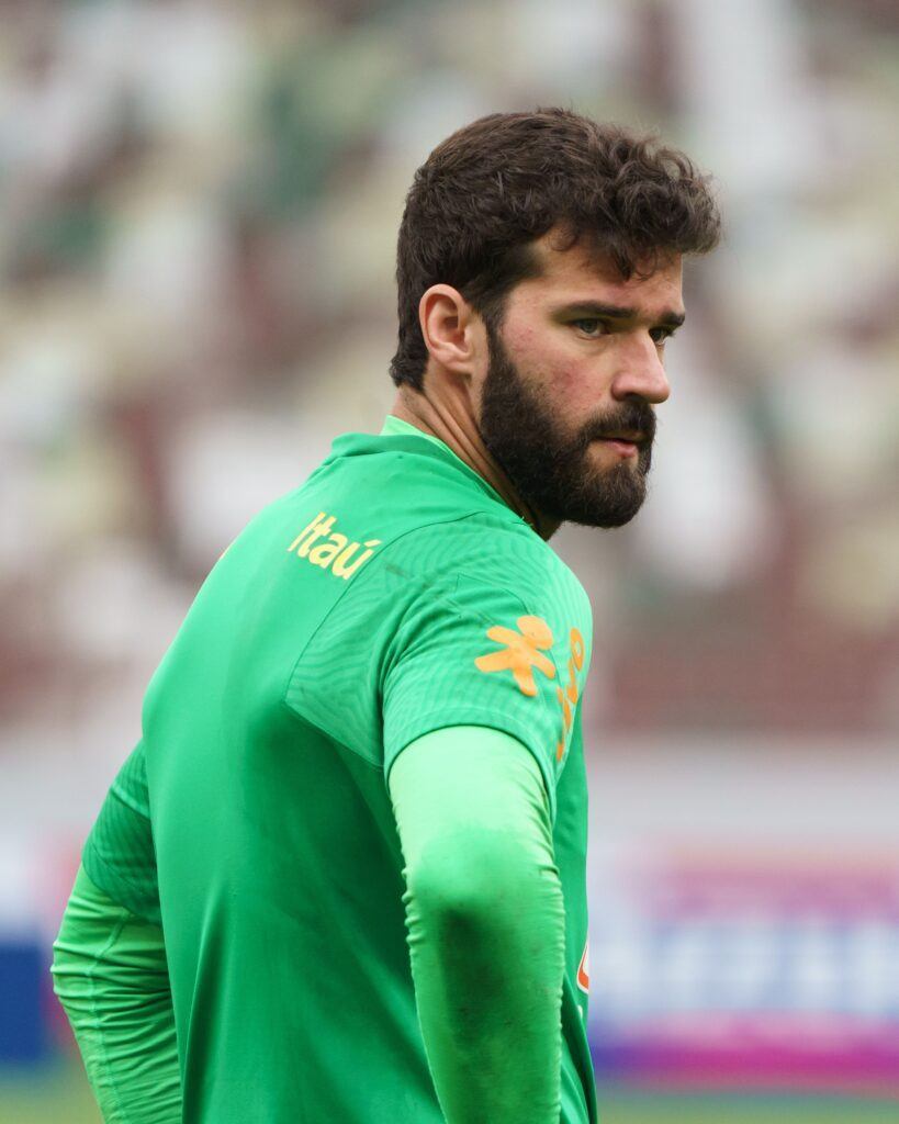 alisson-becker-jogador-corte-de-cabelo-social