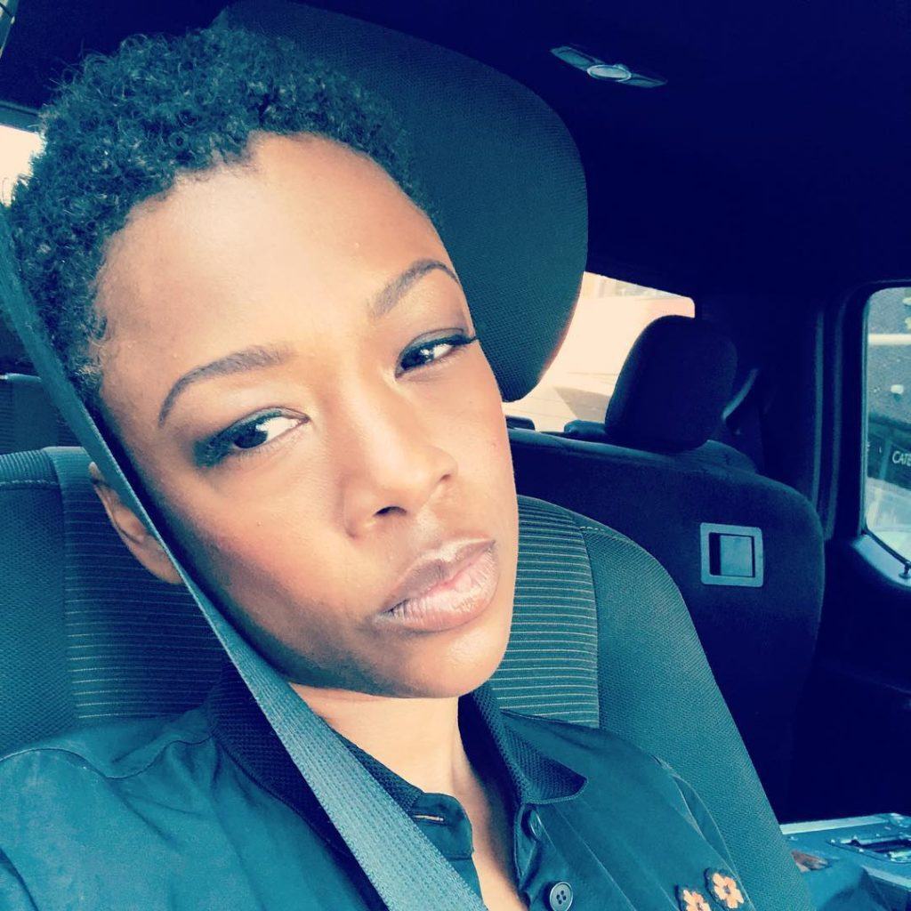 atriz samira wiley com cabelo crespo curto
