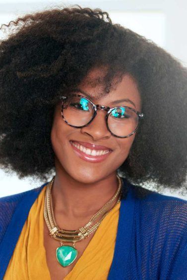 Como fortalecer o cabelo: modelo com cabelo crespo