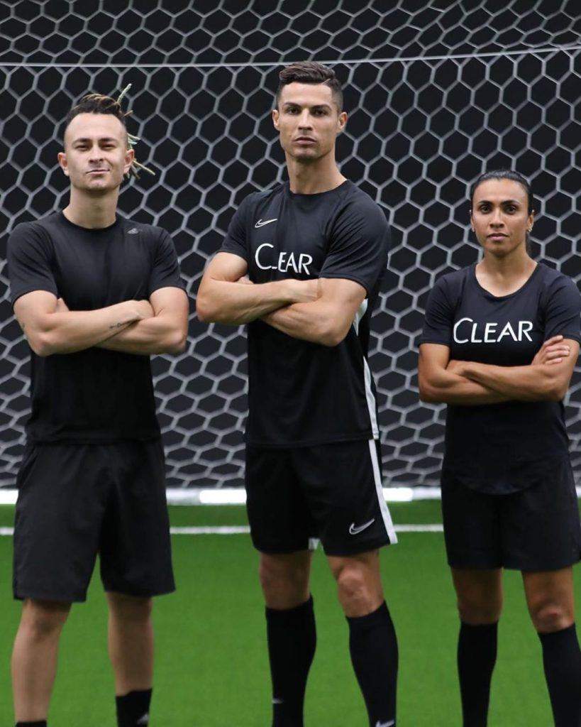 Cristino Ronaldo e Marta + Fred, do canal Desempedidos, posam juntos no grande encontro promovido pela Clear