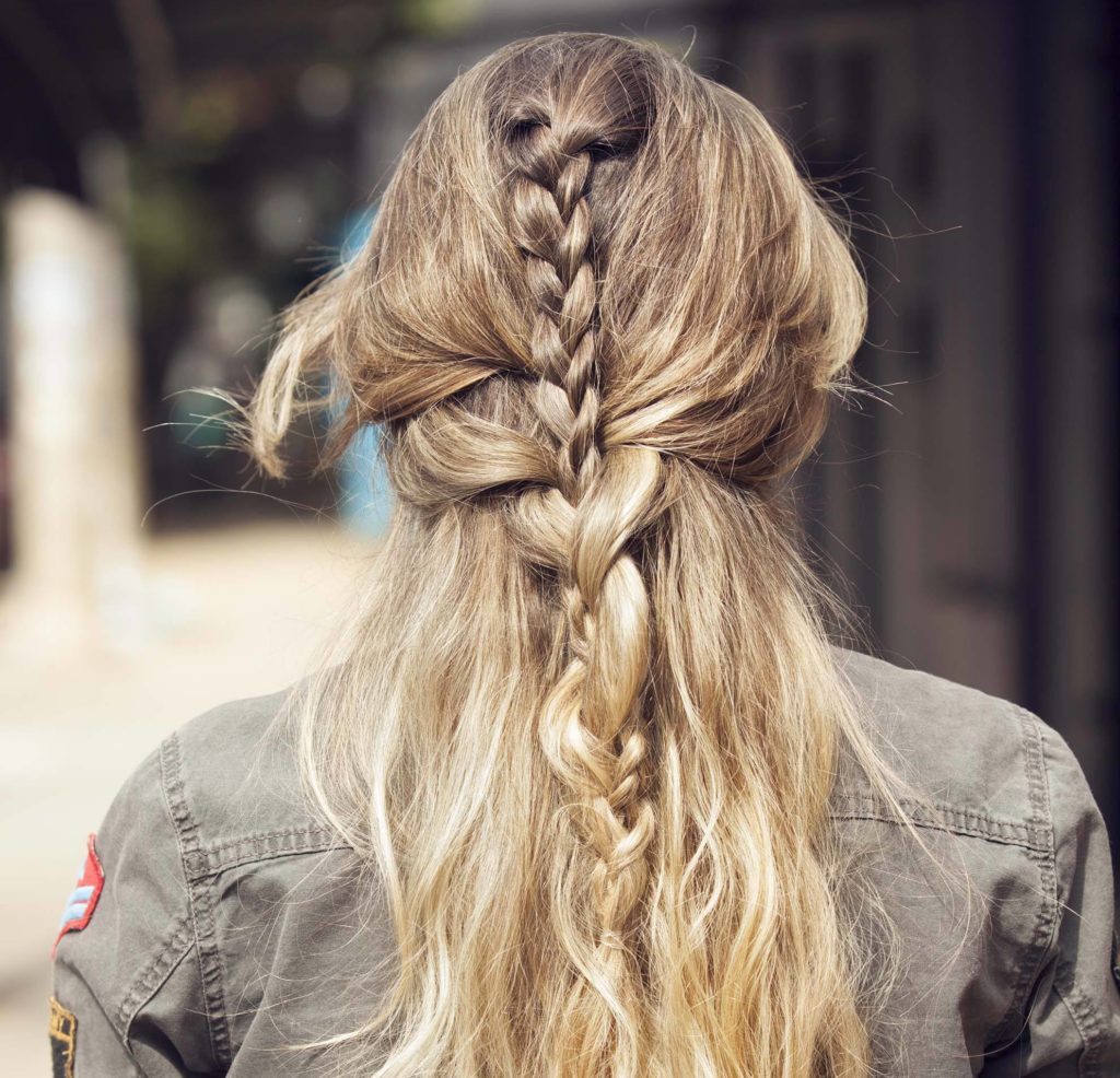modelo de tranca solta no cabelo 01