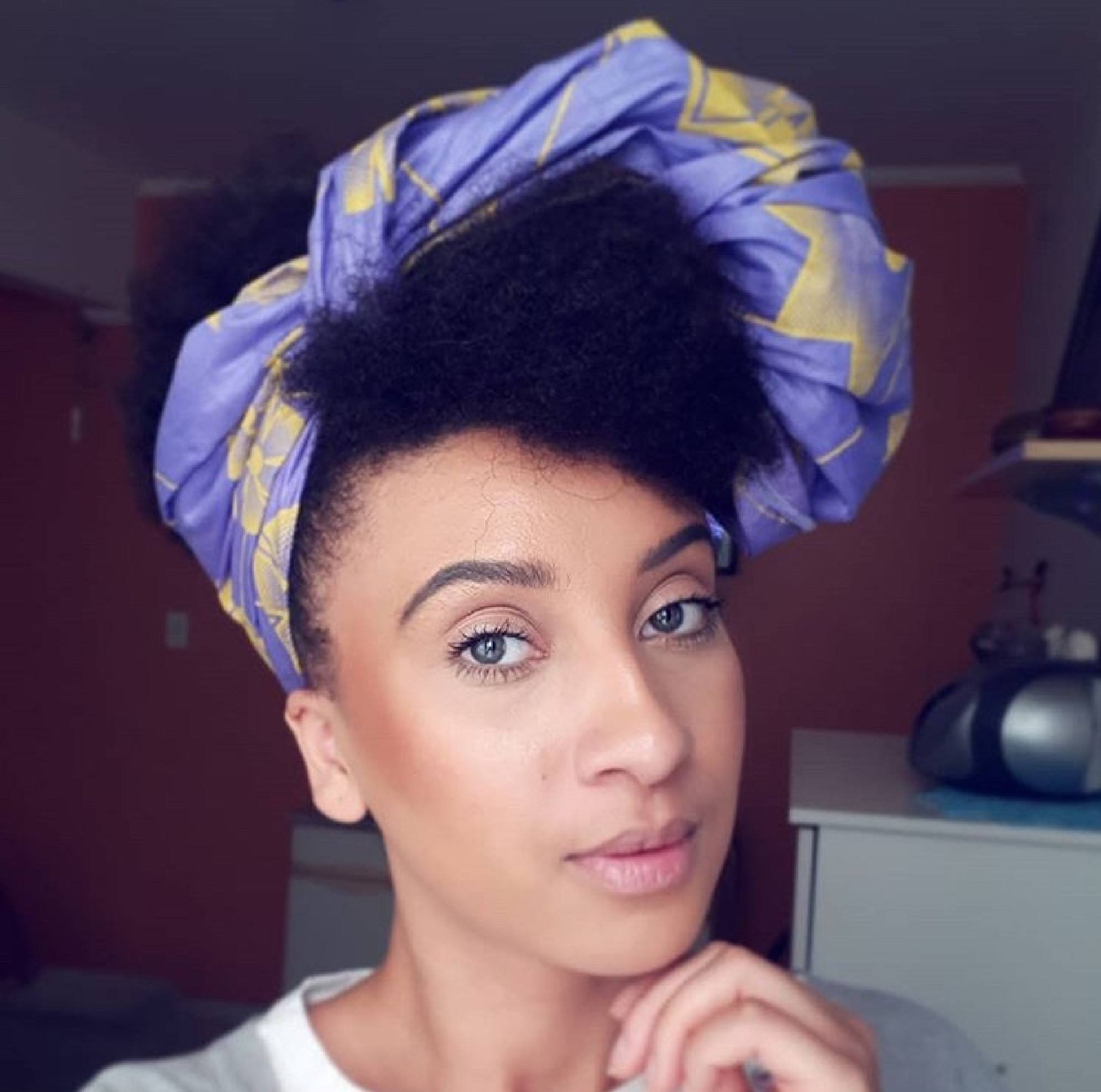 Acessórios de inverno para cabelo crespo: 5 influenciadoras contam os seus preferidos