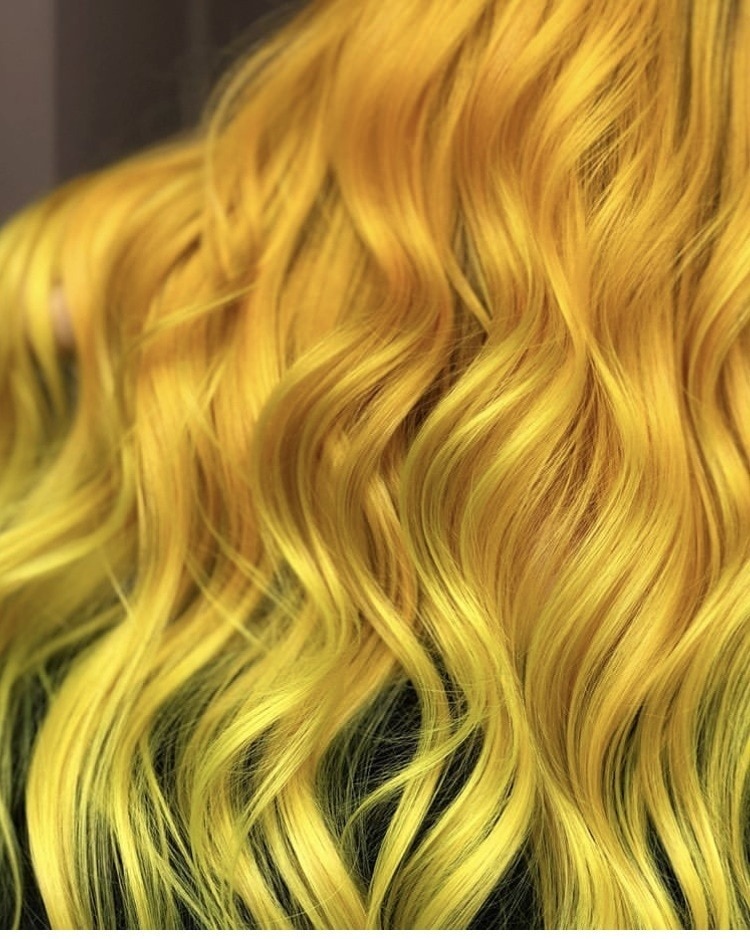 cabelo amarelo ondulado