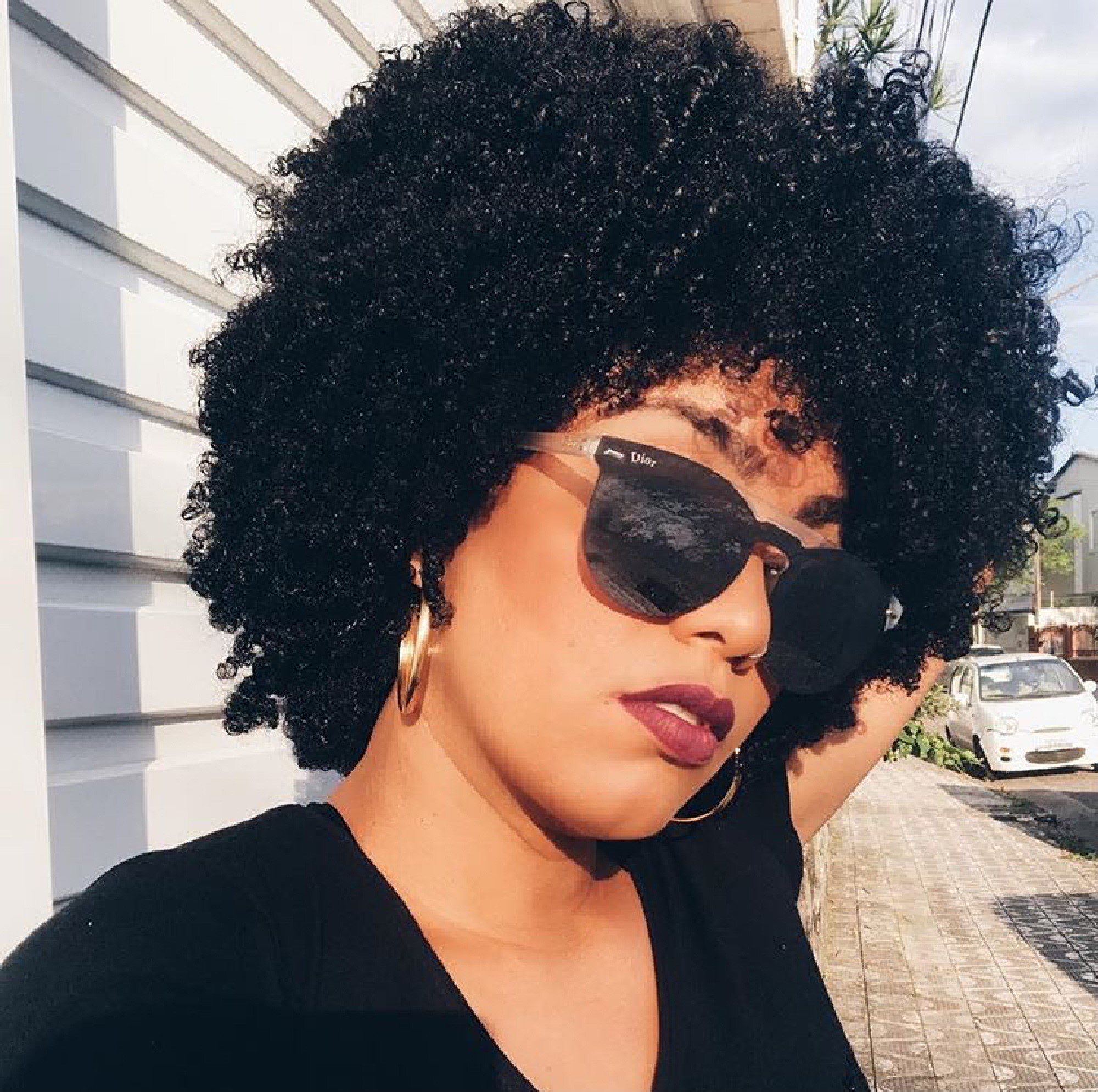 cabelo crespo curto volumoso
