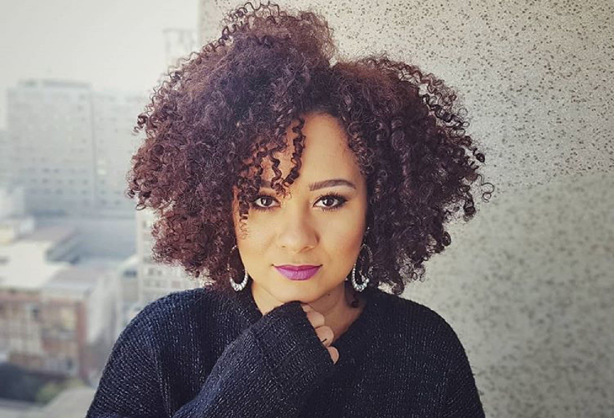 Cabelo crespo das virginianas: 5 influencers mostram o estilo dos seus fios