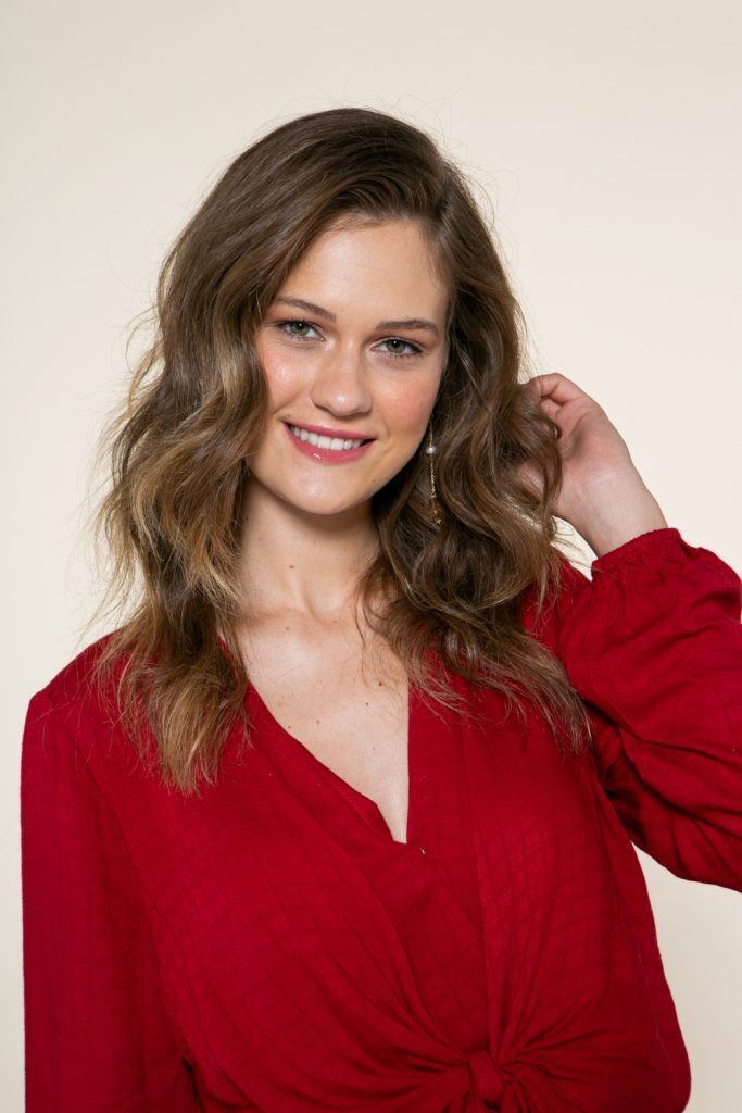 modelo de cabelo ondulado, longo e solto
