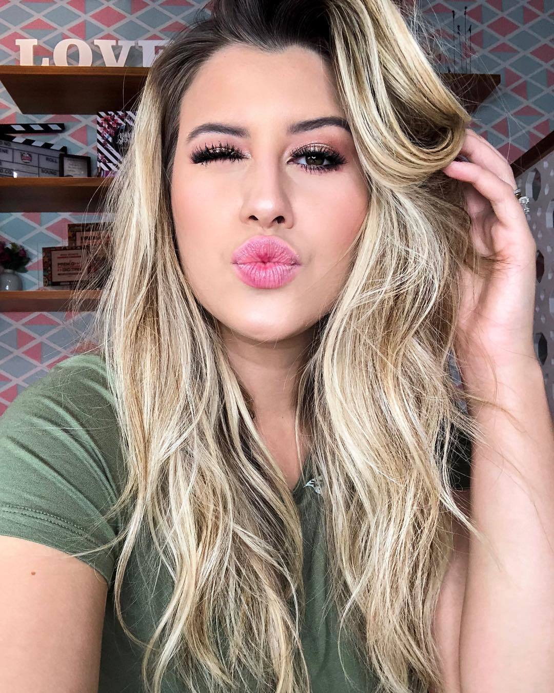 Niina Secrets dá 8 dicas infalíveis para o cabelo incrível na selfie!