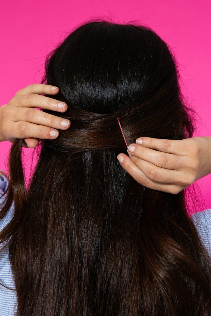 Mechas sendo presas com grampo